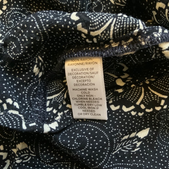 LOFT Black and White Floral Flowy Shirt. Size S Petite. - Picture 6 of 10